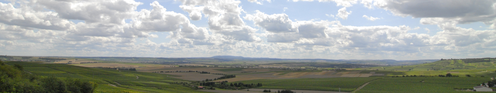 Landschaft mit bewölktem Himmel @DLR